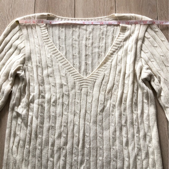 Sandra LF. Oliveira Classic Cable Knit V Neck Sweater in Off White Size M - Picture 2 of 9